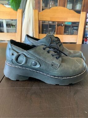 Vintage 90’s Y2K Dr Martens Sigma in Olive Green Size 38